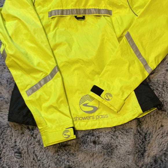 Showers Pass High Visibility Rain Cycling Jacket - Picture 13 of 16